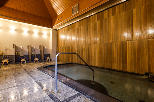 木と石の大浴場　景観良サウナも