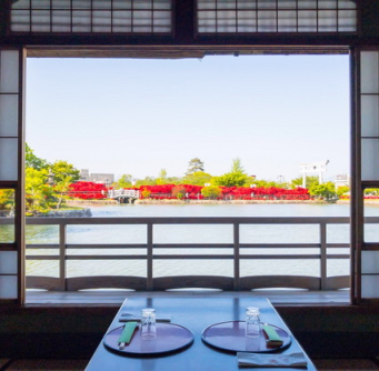 お部屋より八条ヶ池を臨む